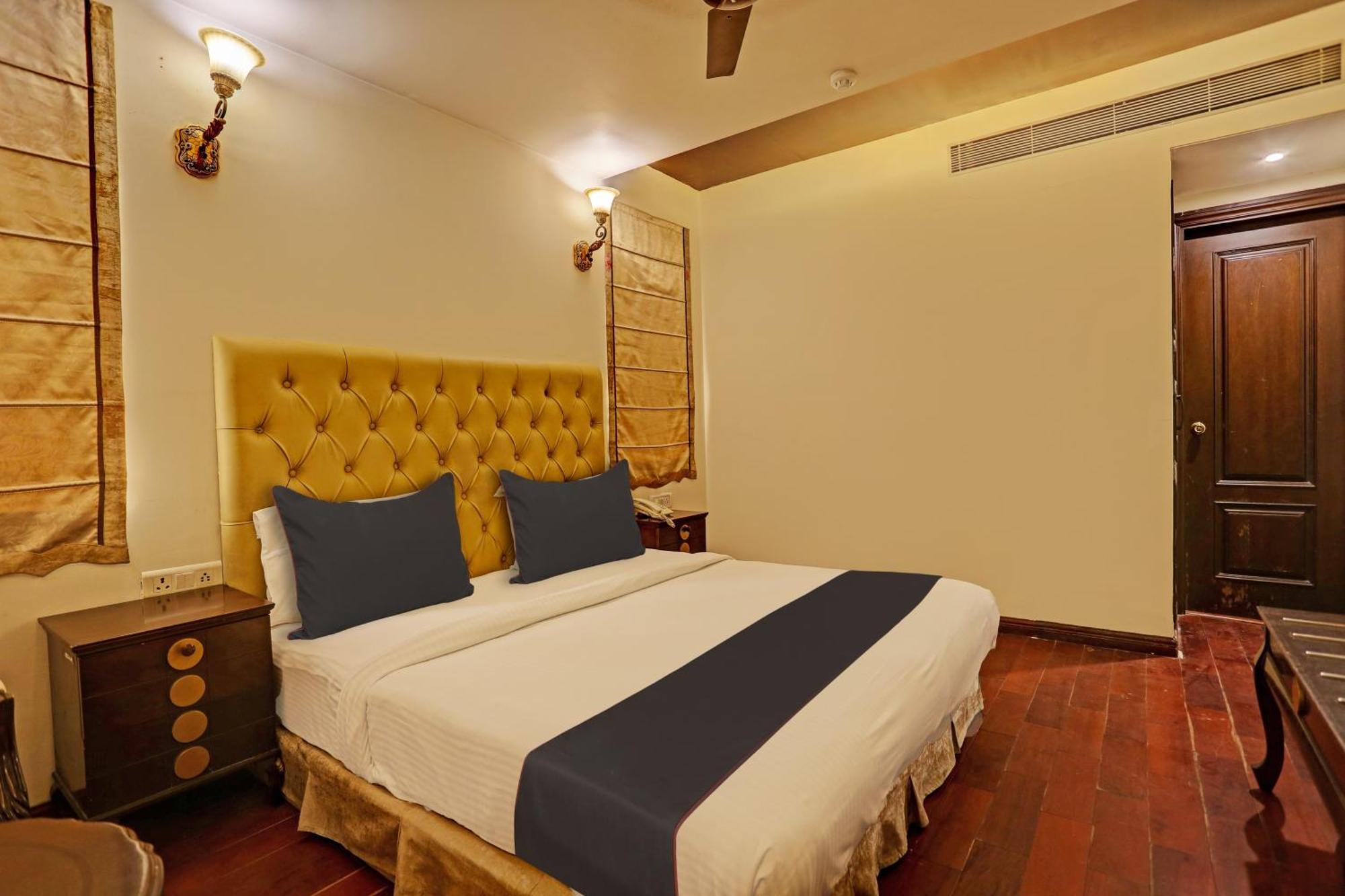 Townhouse The Royce New Friends Colony Hotell New Delhi Exteriör bild