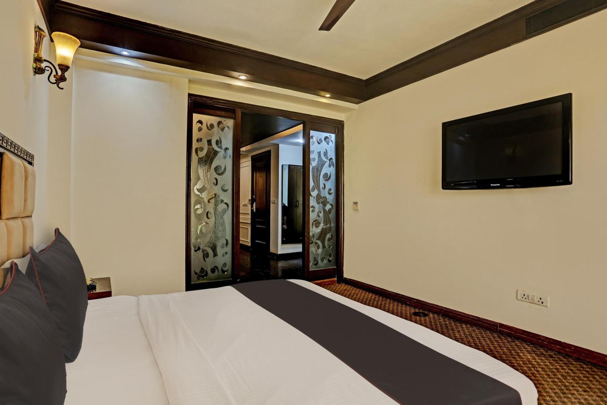 Townhouse The Royce New Friends Colony Hotell New Delhi Exteriör bild