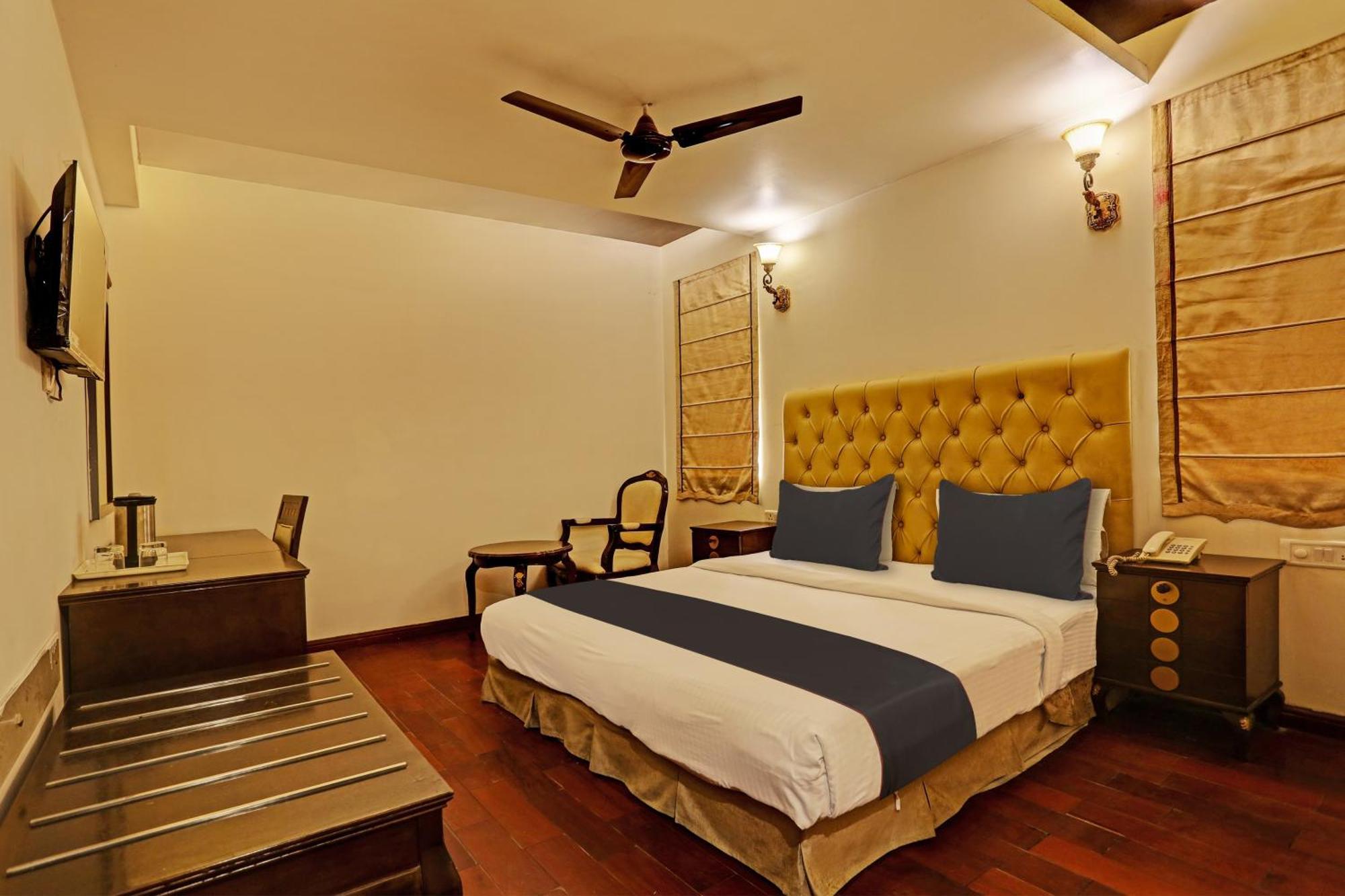 Townhouse The Royce New Friends Colony Hotell New Delhi Exteriör bild