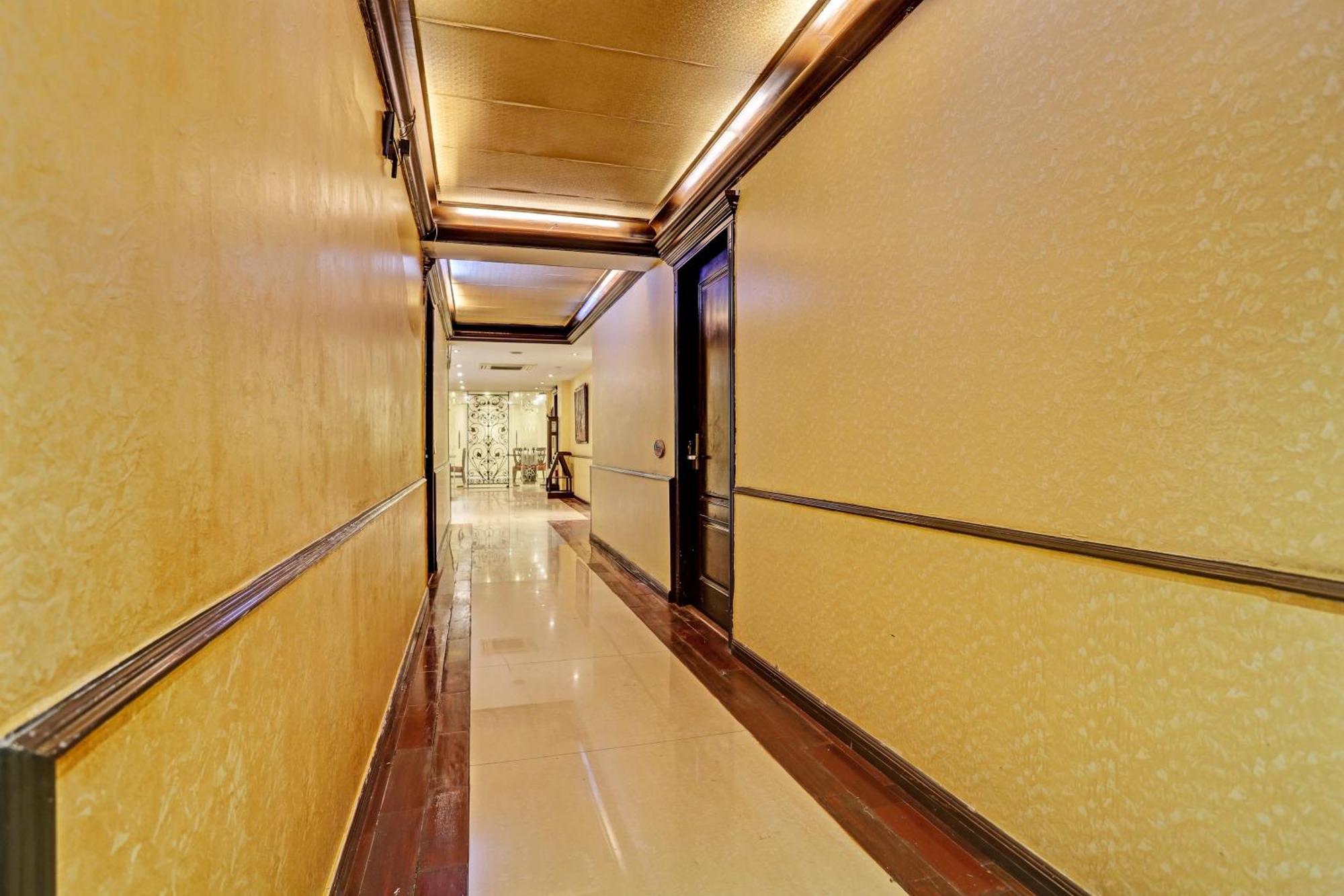 Townhouse The Royce New Friends Colony Hotell New Delhi Exteriör bild